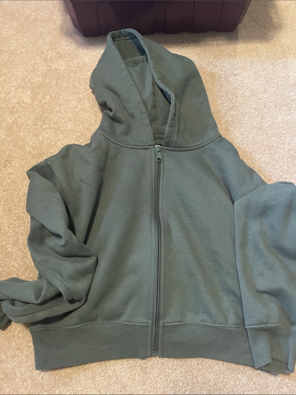 Ardene womenβs cropped Full-Zip Hoodie in Dark Green